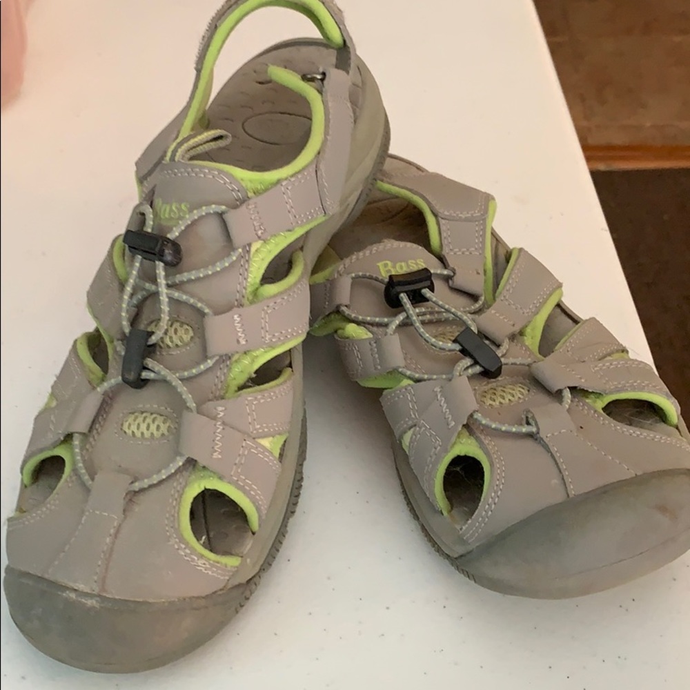 Bass closed toe sandals